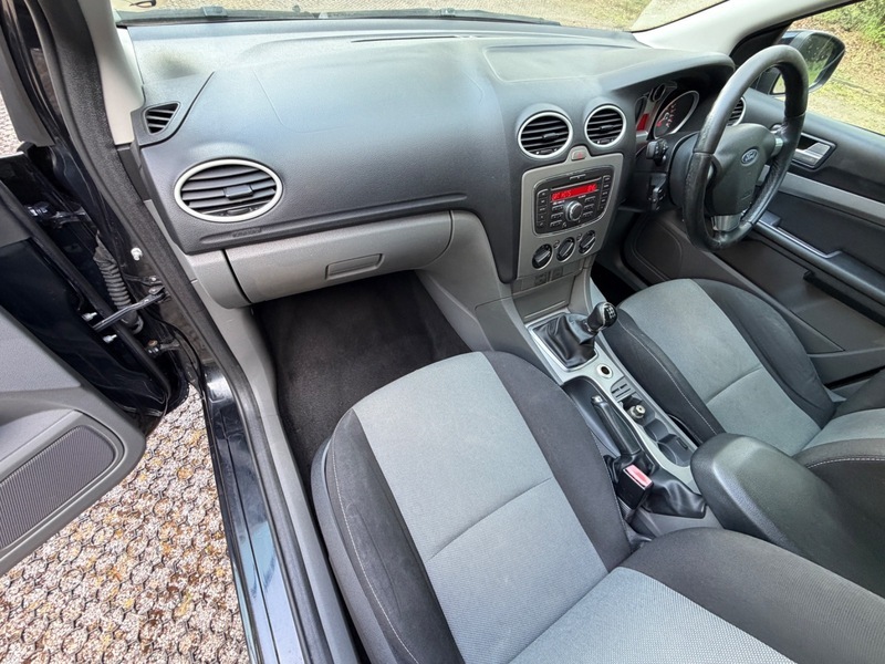 Ford Focus 1.6 Zetec Hatchback Euro 5 105 Blue #33