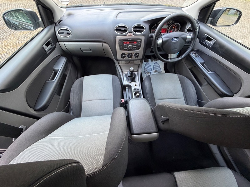Ford Focus 1.6 Zetec Hatchback Euro 5 105 Blue #3