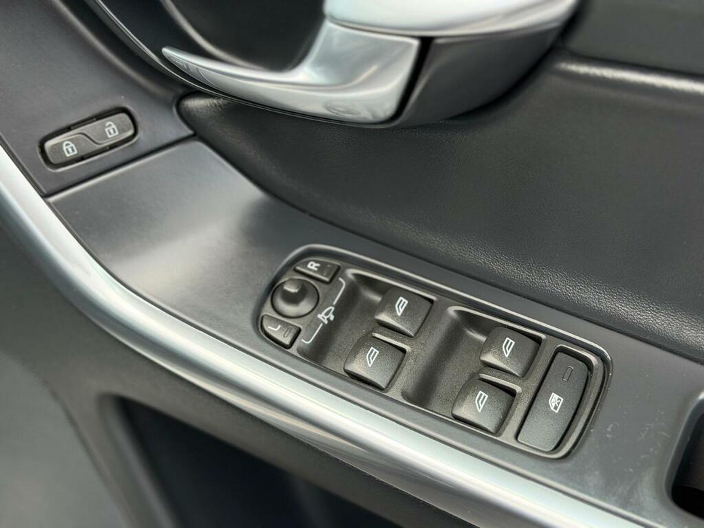 Volvo XC60 Silver #34