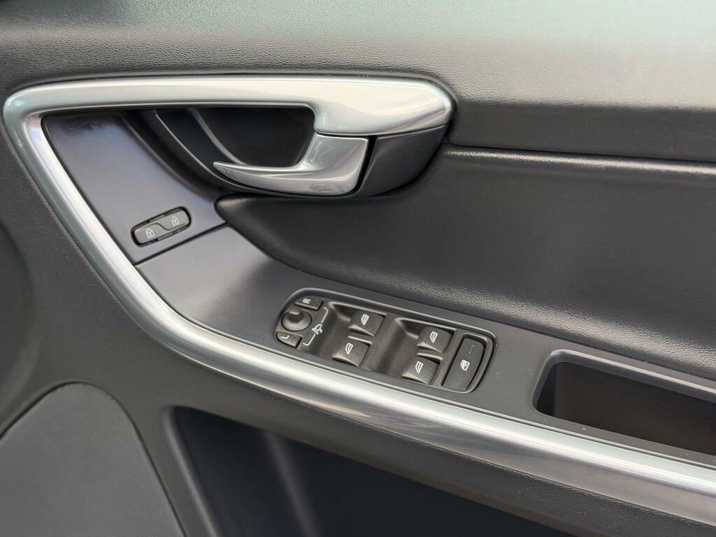 Volvo XC60 Silver #33