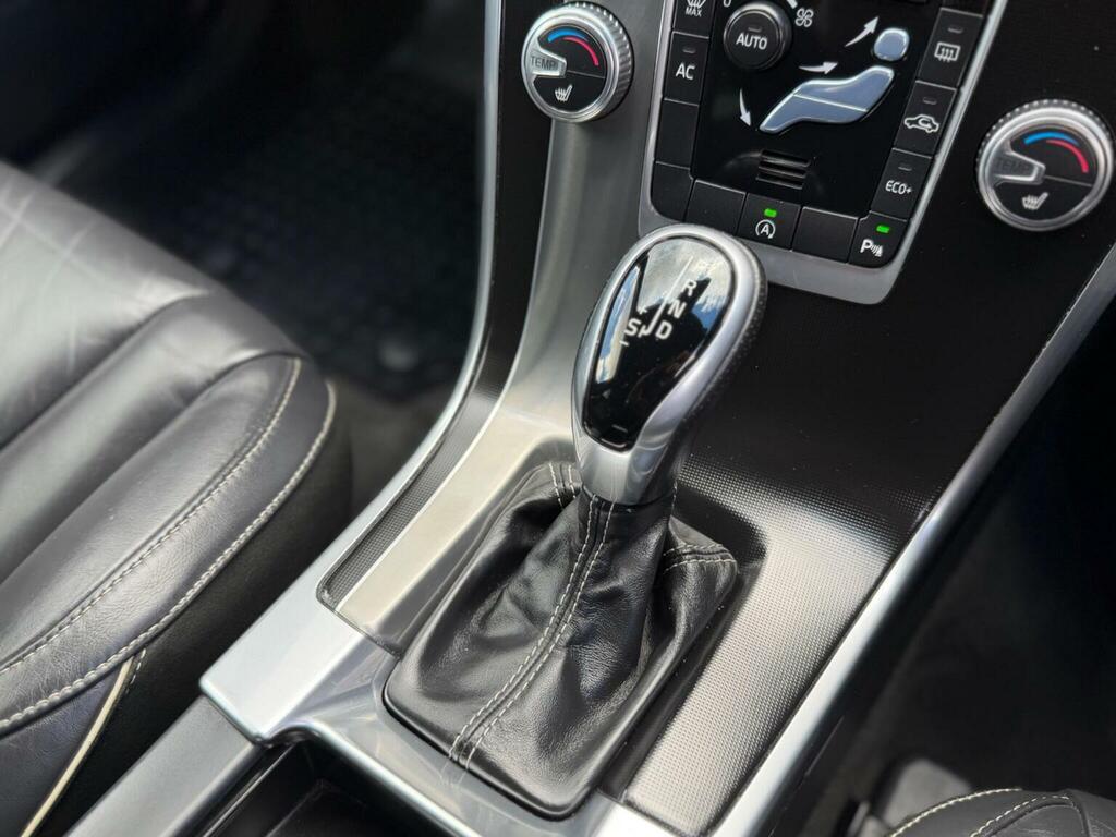 Volvo XC60 2.0 D4 R-design Lux Nav Euro 6 Ss Black #3