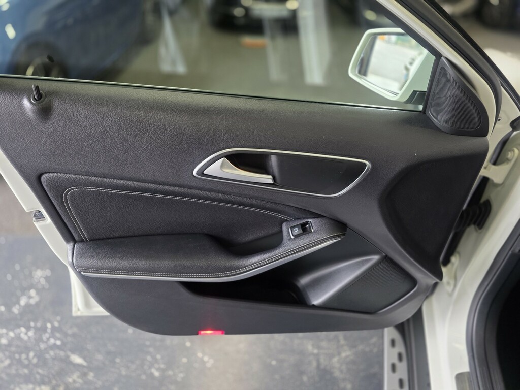 Mercedes-Benz GLA Class Suv White #42