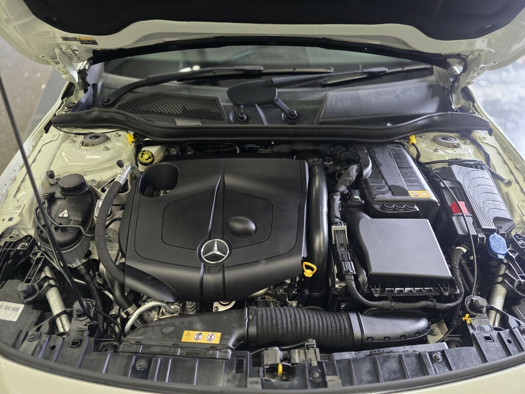 Mercedes-Benz GLA Class Suv White #39