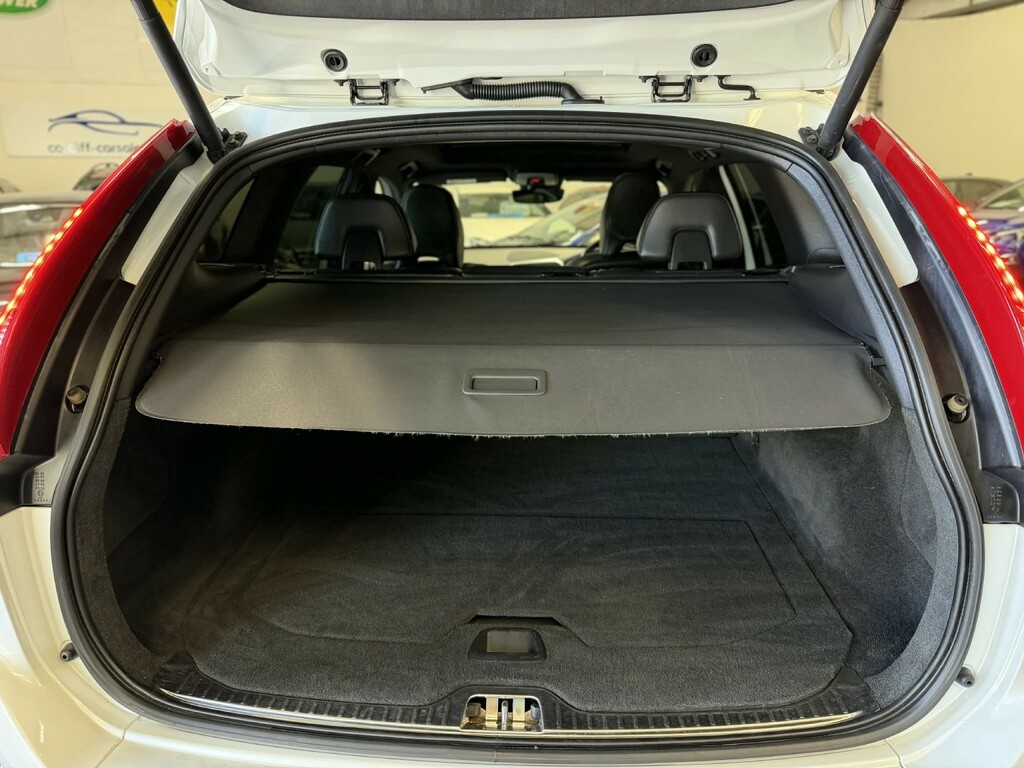 Volvo XC60 R-design White #38