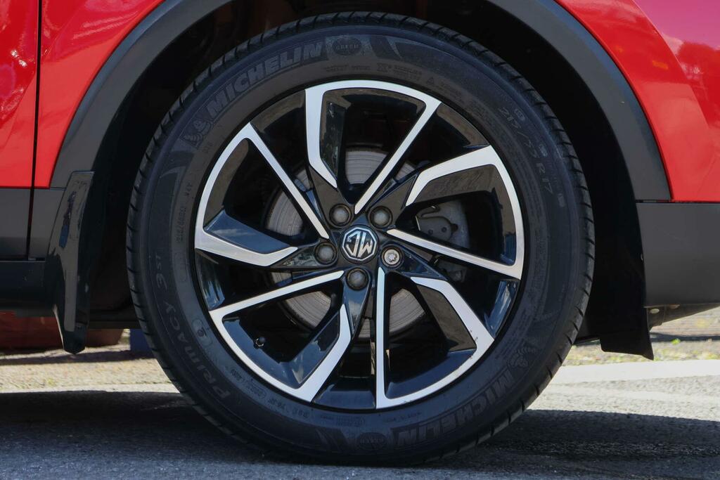 MG ZS Exclusive Red #4