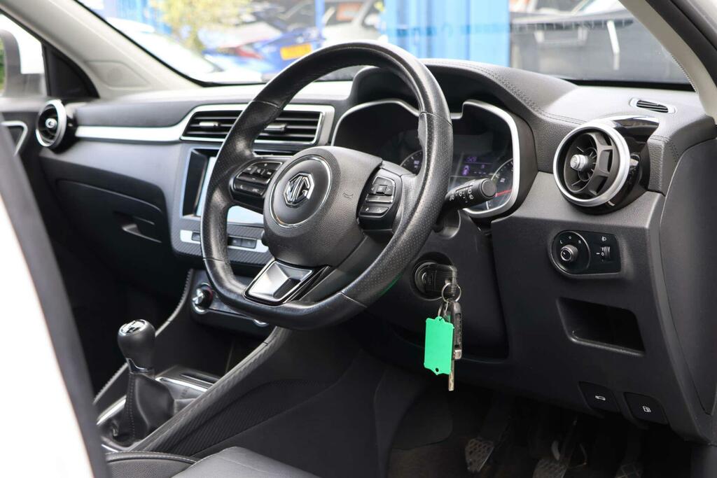 MG ZS Exclusive White #4