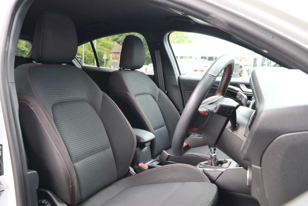 Ford Focus St-line White #5