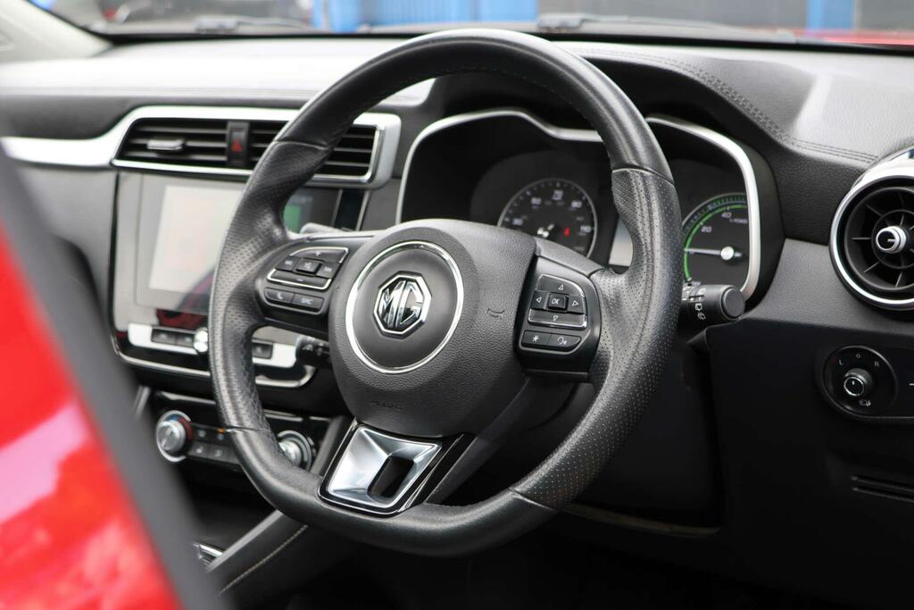 MG ZS Exclusive Red #5