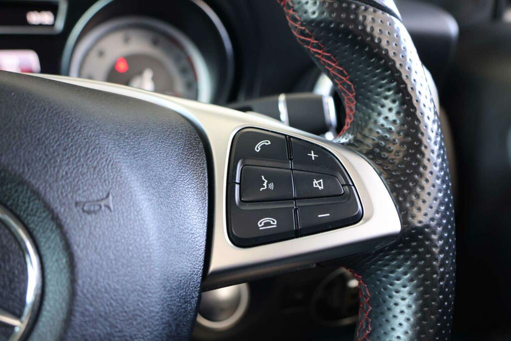 Mercedes-Benz GLA Class 200D 4Matic Sport Premium Red #16