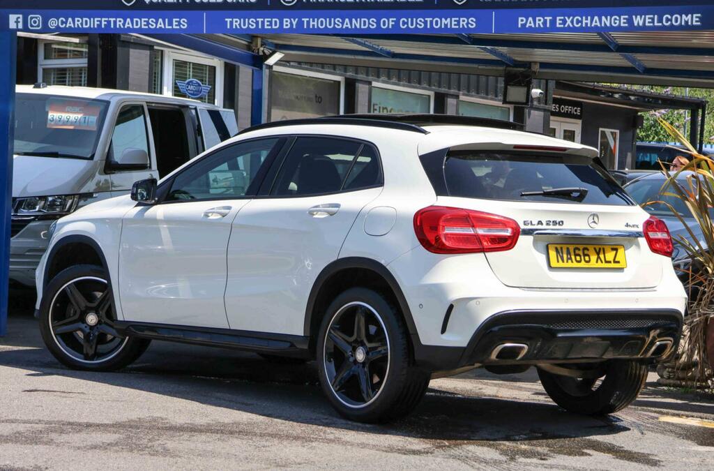 Mercedes-Benz GLA Class 200D 4Matic Sport Premium Red #14