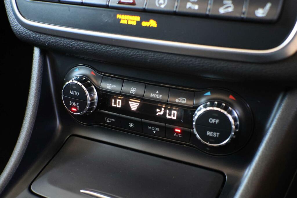 Mercedes-Benz GLA Class 200D 4Matic Sport Premium Red #17