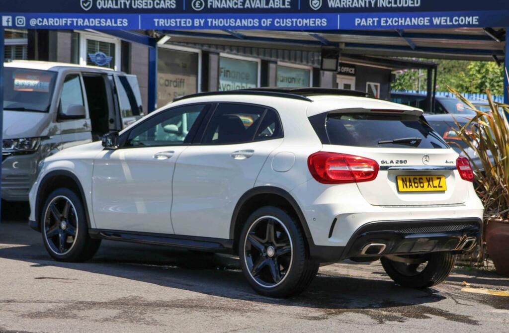 Mercedes-Benz GLA Class 200D 4Matic Sport Premium Red #13