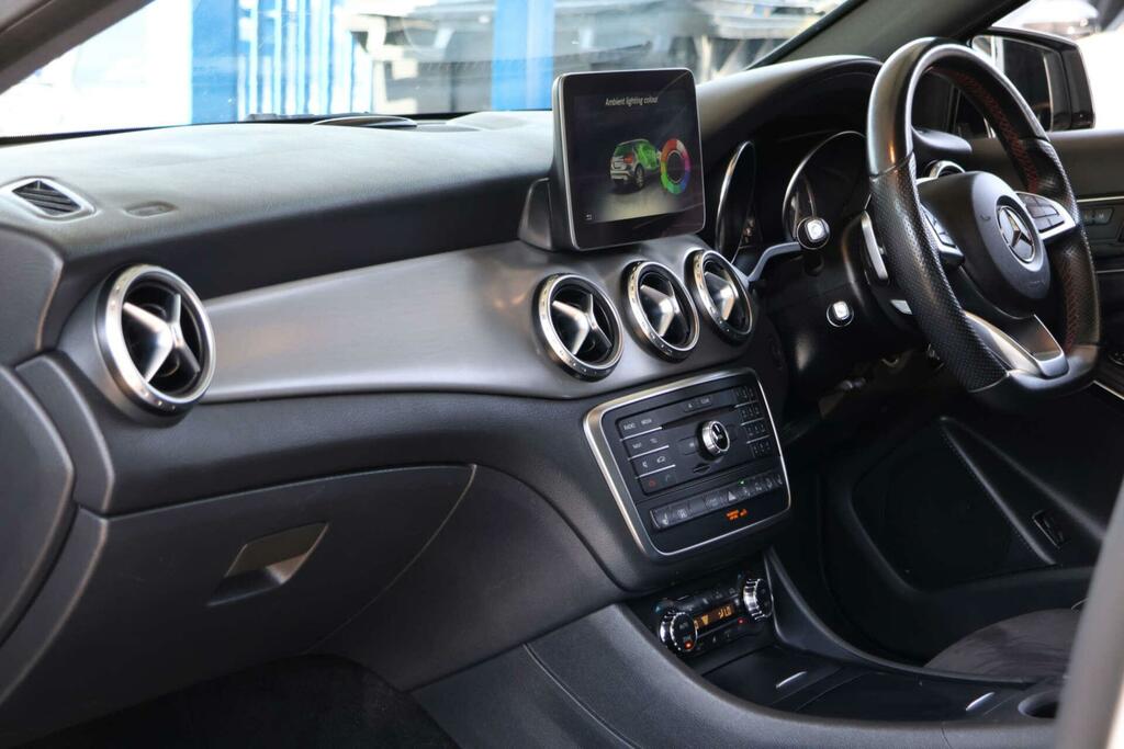 Mercedes-Benz GLA Class 200D 4Matic Sport Premium Red #10