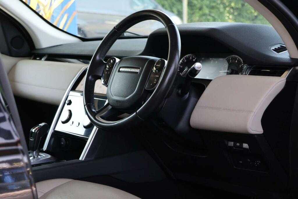 Land Rover Discovery Sport S Black #4