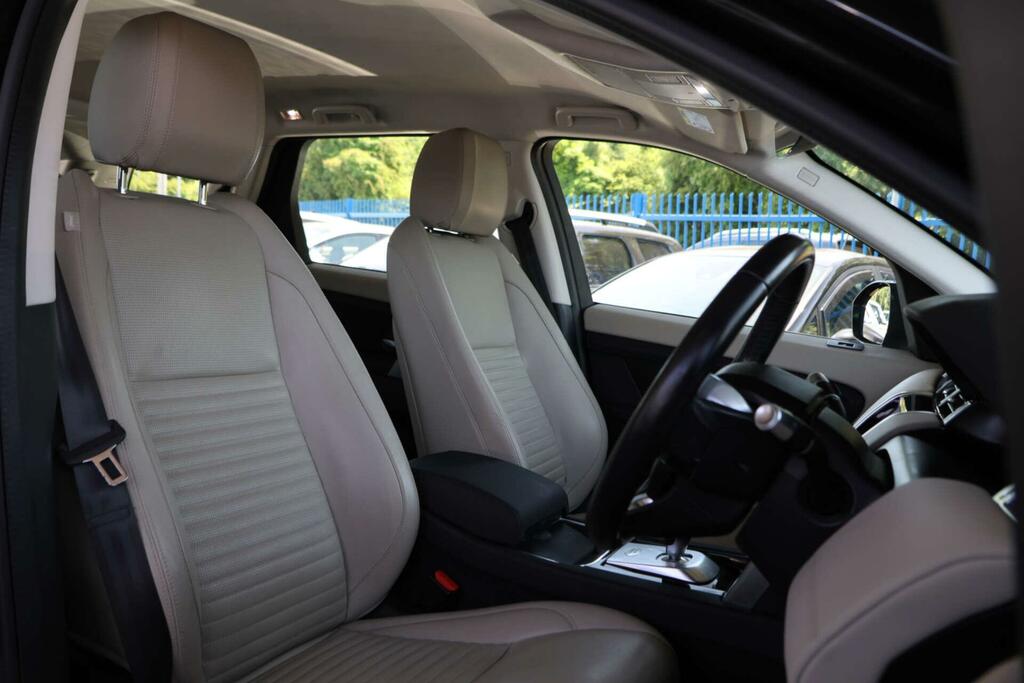 Land Rover Discovery Sport S Black #5
