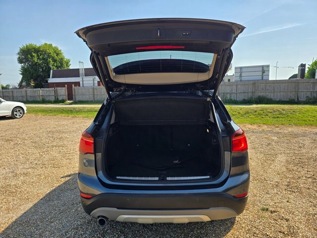 BMW X1 Sdrive18d Se White #11