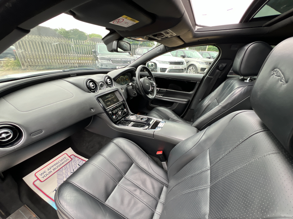 Jaguar XJ 3.0D V6 Portfolio Saloon Euro 5 S White #3