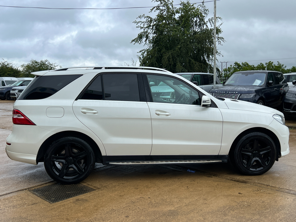 Mercedes-Benz M Class 2.1 Bluetec Amg Sport Suv G-tronic 4Wd White #2