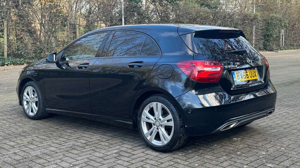 Mercedes-Benz A Class 1.5 A 180 D Sport Premium Black #4
