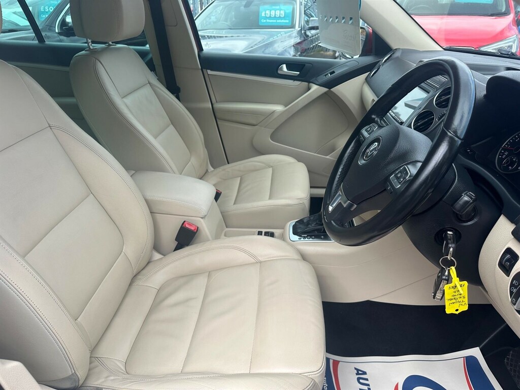 Volkswagen Tiguan Suv LG12EVW Red #4