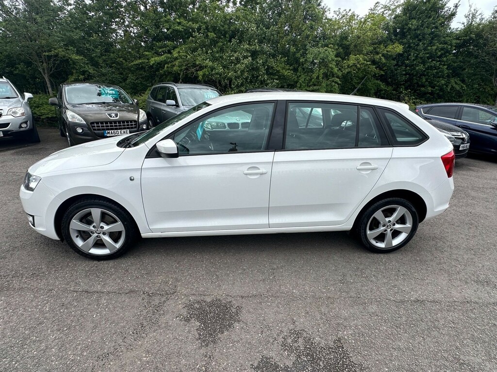 Skoda Rapid Hatchback DX65JWD White #4