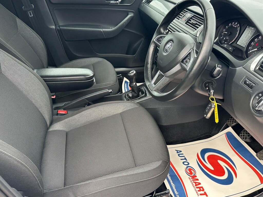 Skoda Rapid Hatchback DX65JWD White #5