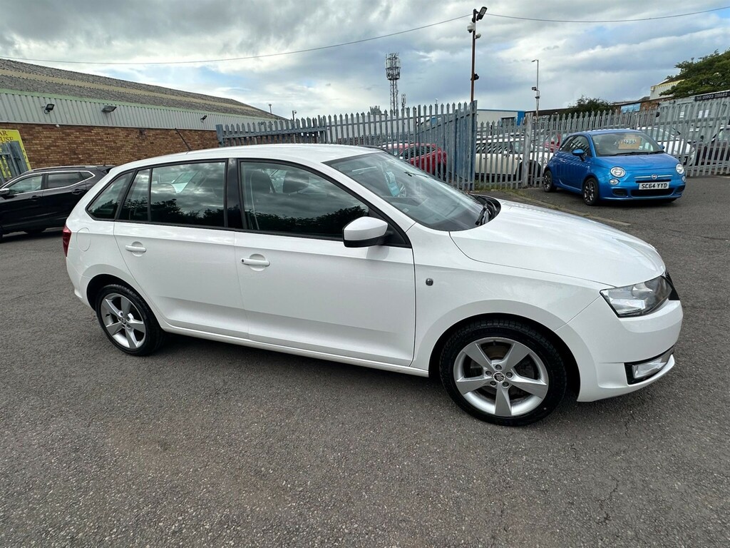 Skoda Rapid Hatchback DX65JWD White #3