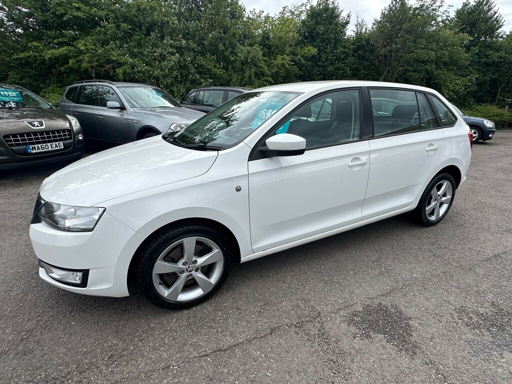 Skoda Rapid Hatchback DX65JWD White #2