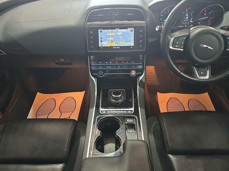 Jaguar XE 2.0D Portfolio Awd Euro 6 Ss Black #10