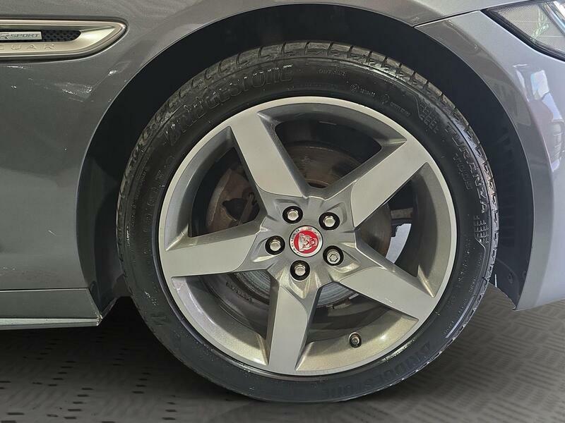 Jaguar XE 2.0D Portfolio Awd Euro 6 Ss Black #32