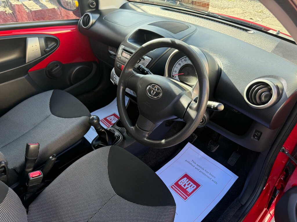 Toyota Aygo Fire White #7