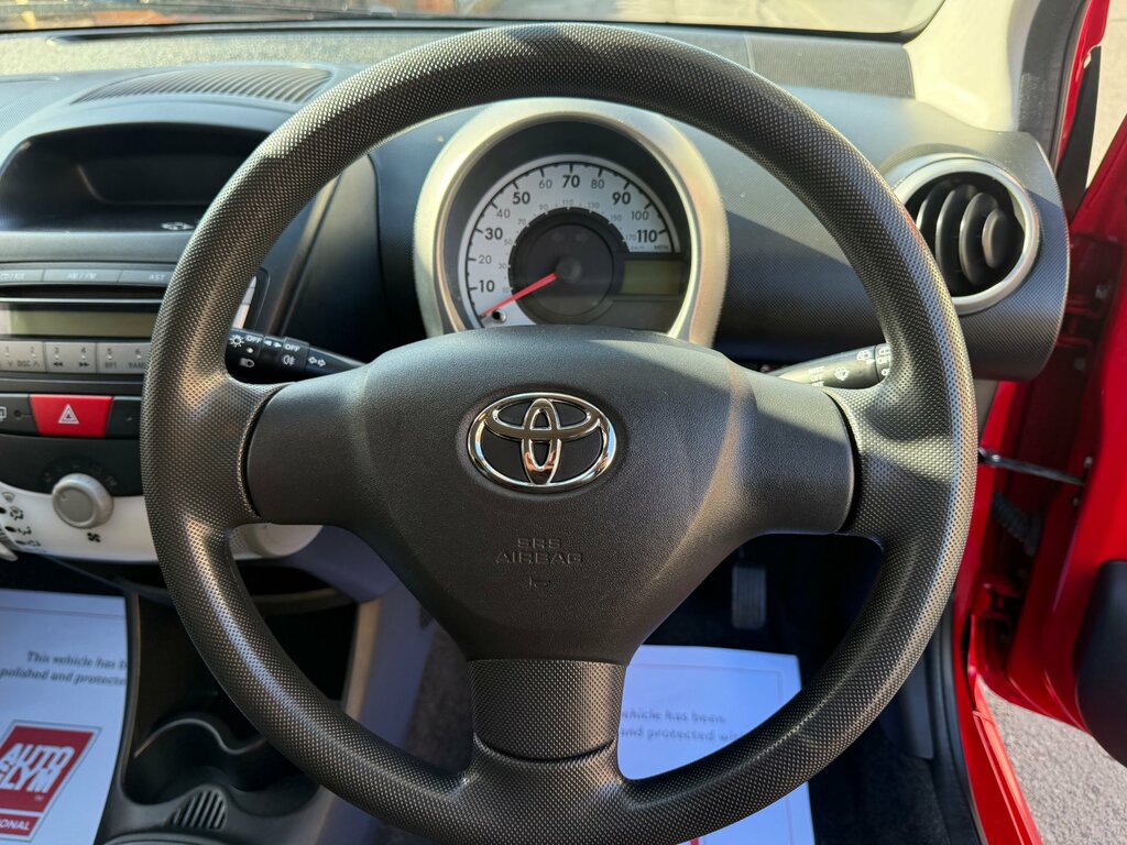 Toyota Aygo Fire White #13