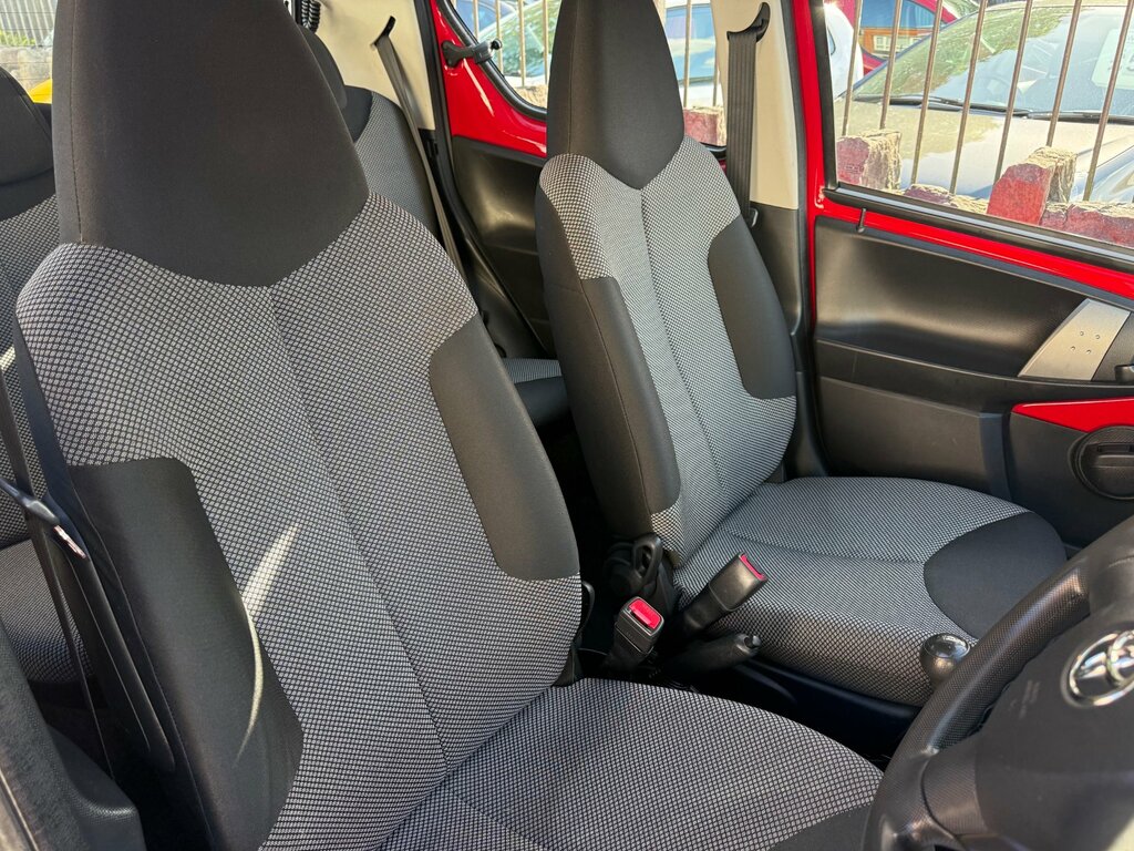 Toyota Aygo Fire White #8