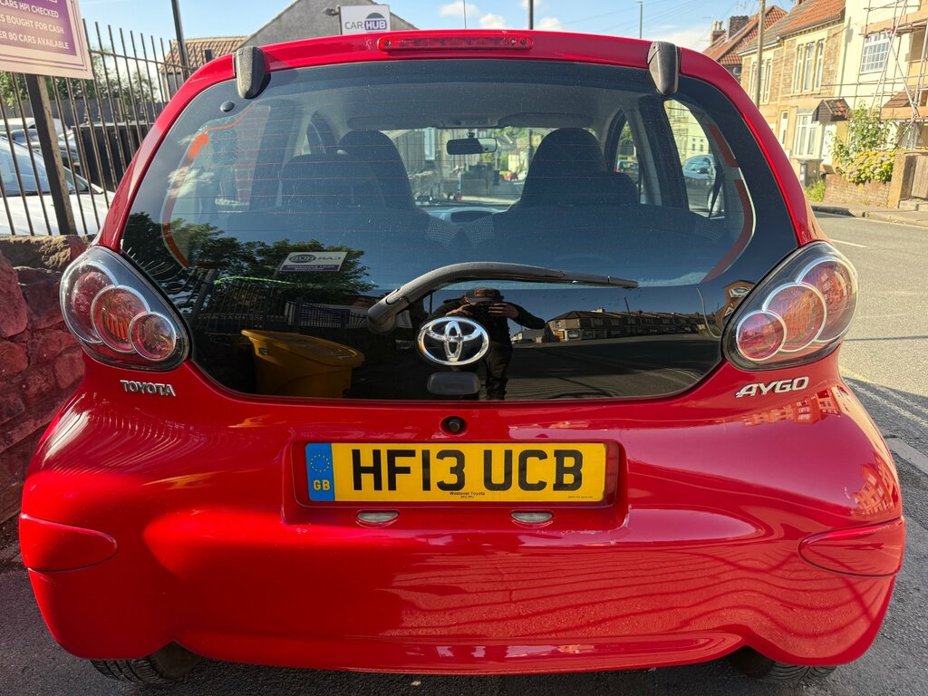 Toyota Aygo 1.0 Vvt-i Hatchback Euro 5 67 Red #6