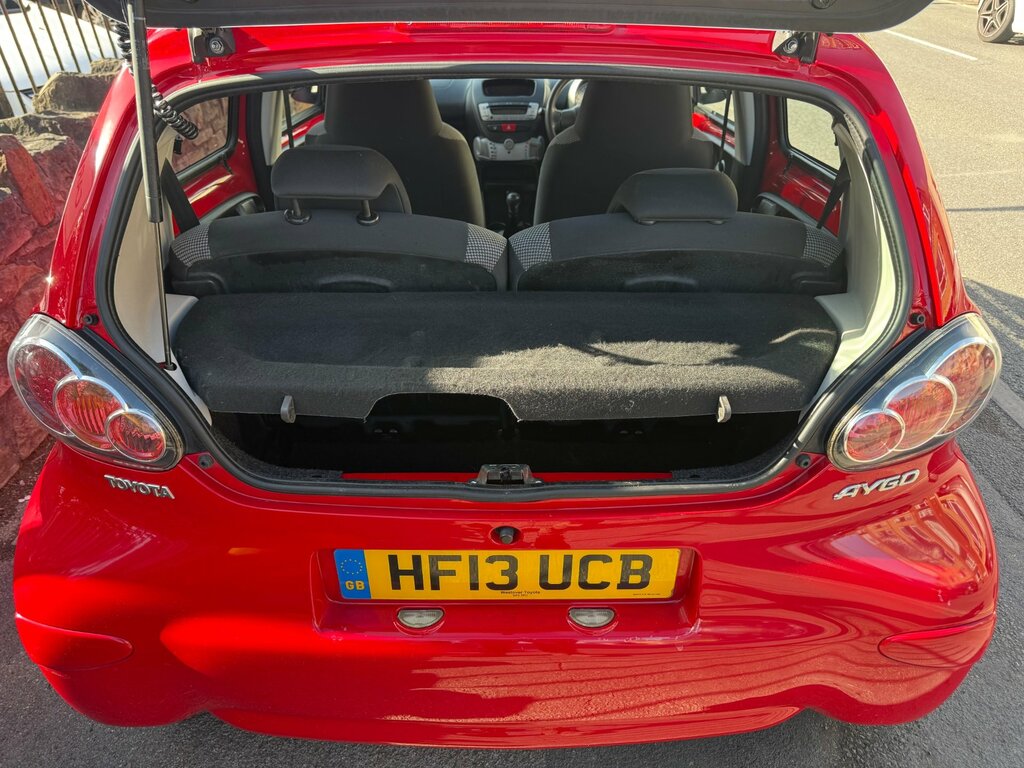 Toyota Aygo Fire White #19