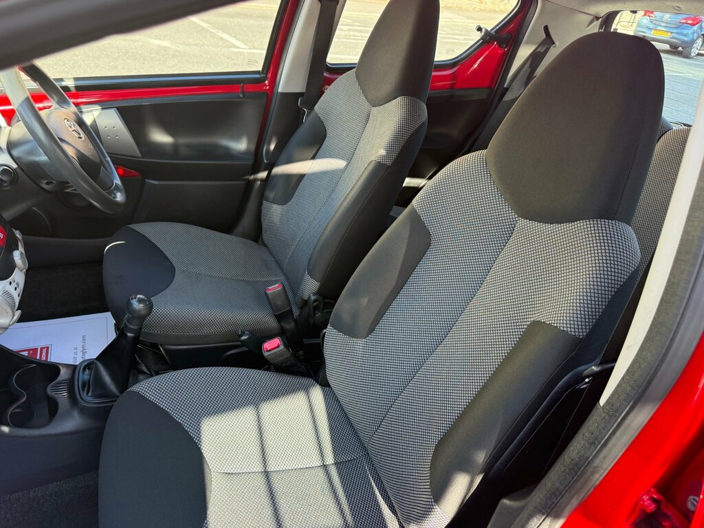 Toyota Aygo Fire White #10