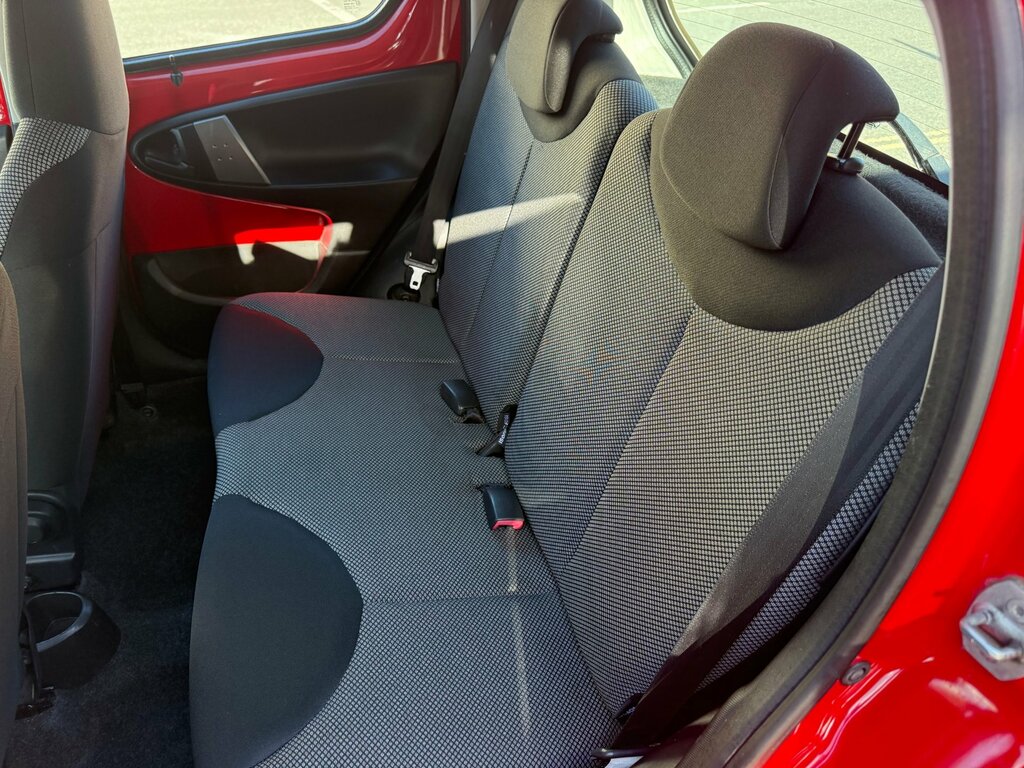 Toyota Aygo Fire White #12