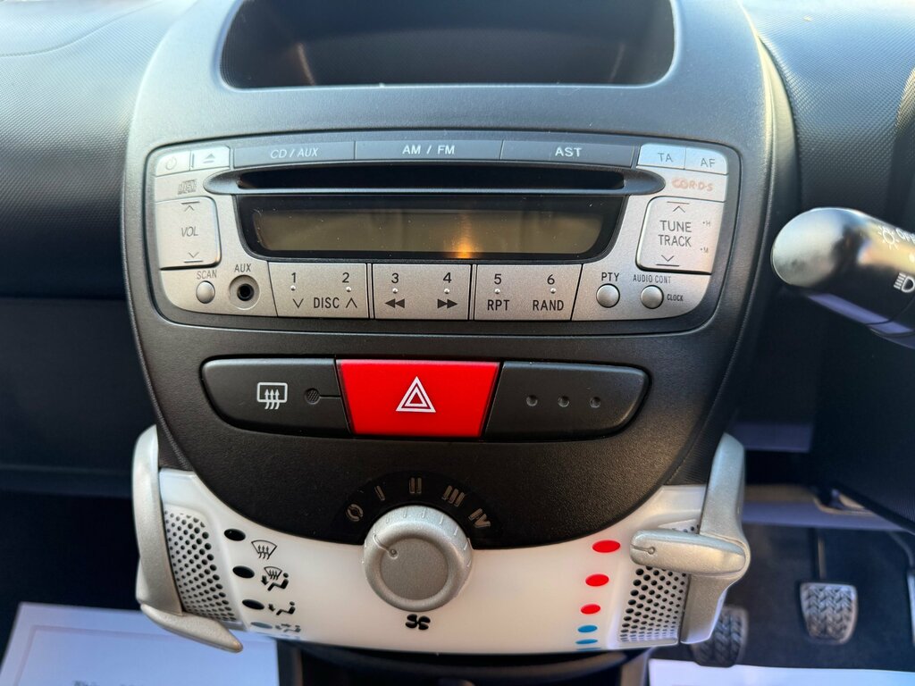 Toyota Aygo Fire White #14