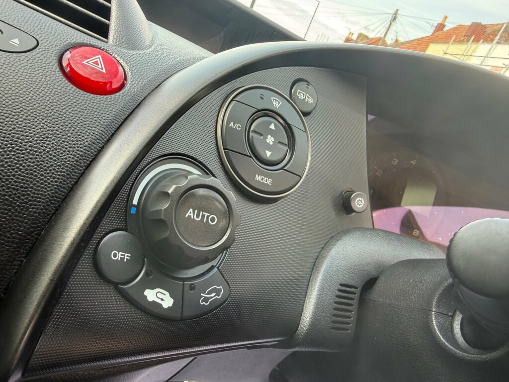 Honda Civic 1.8 I-vtec Es Hatchback Black #20