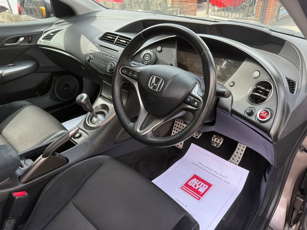 Honda Civic 1.8 I-vtec Es Hatchback Black #7