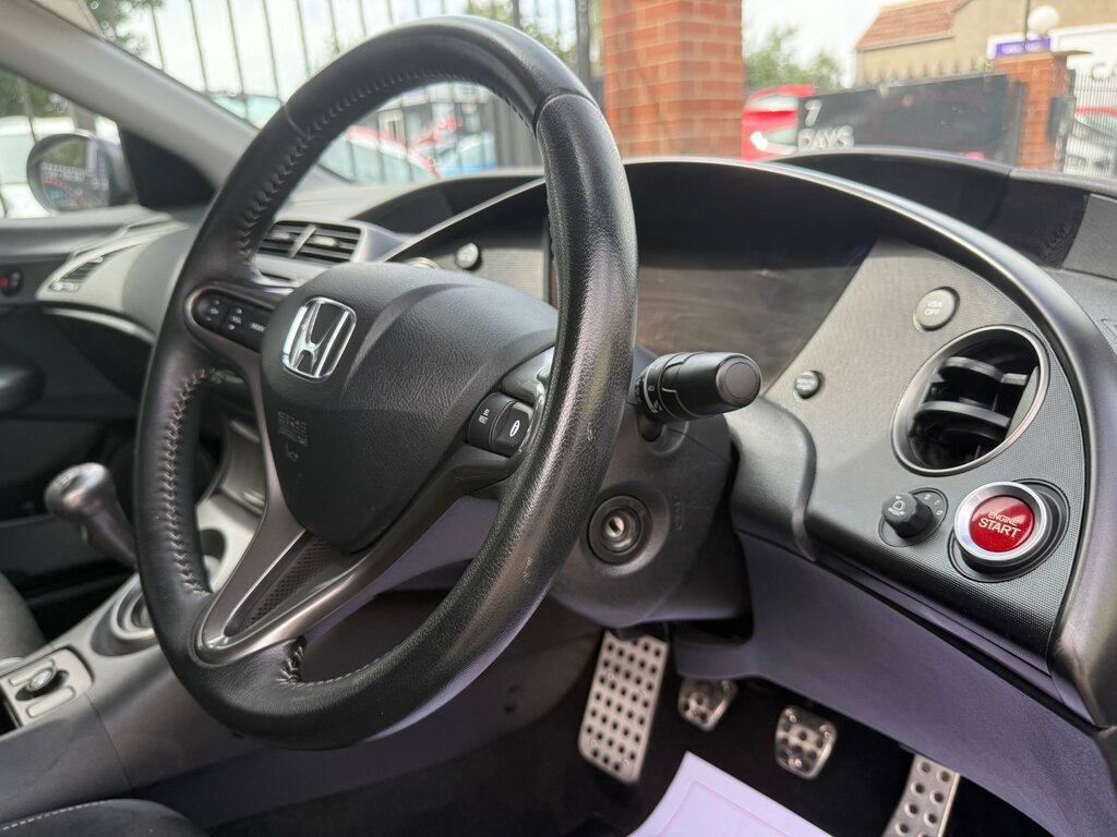 Honda Civic 1.8 I-vtec Es Hatchback Black #8