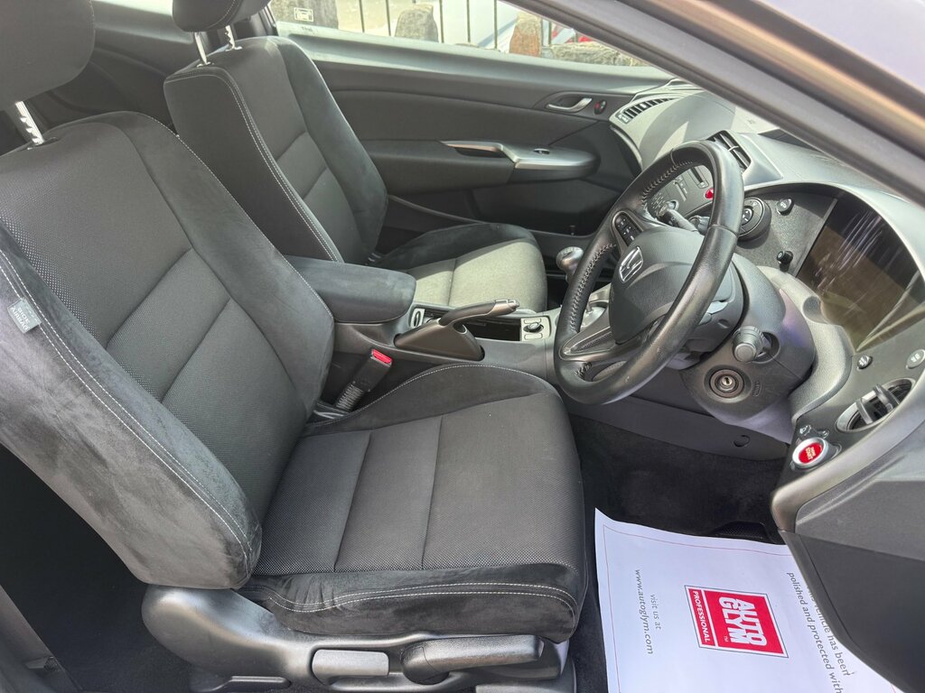 Honda Civic 1.8 I-vtec Es Hatchback Black #9
