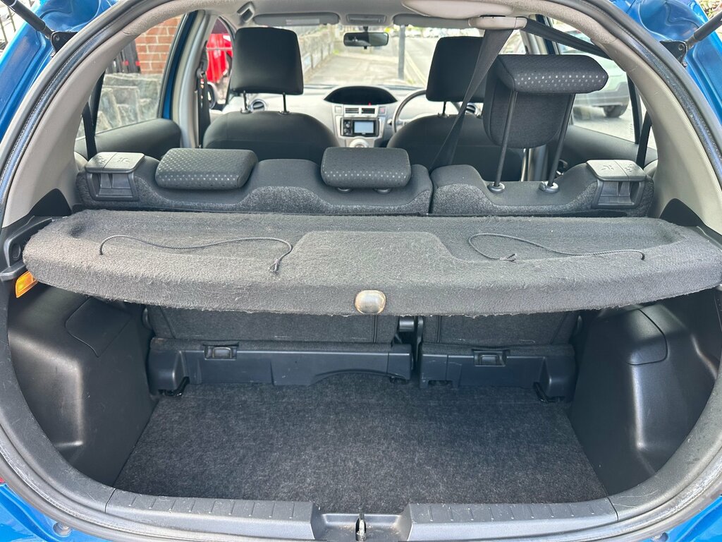 Toyota Yaris  Black #10