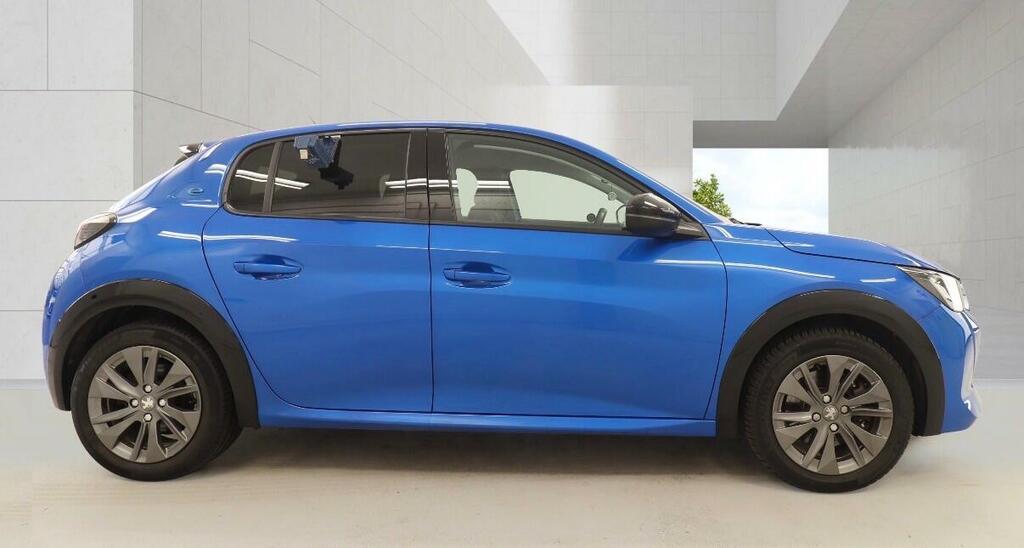 Peugeot e-208 Allure Premium Blue #6