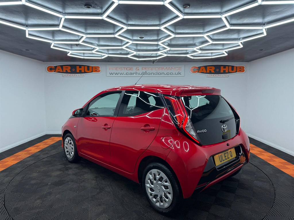 Toyota Aygo 1.0 Vvt-i X-play Euro 6 Red #3