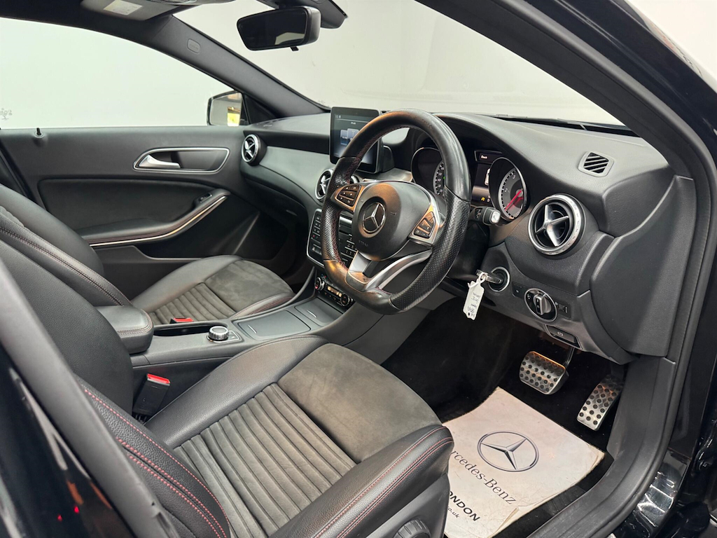 Mercedes-Benz GLA Class Amg Line Grey #31