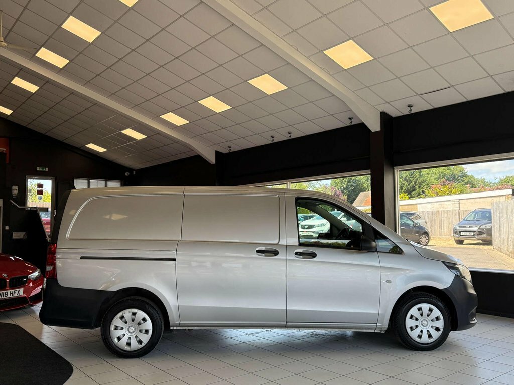 Mercedes-Benz Vito 111 Cdi White #10