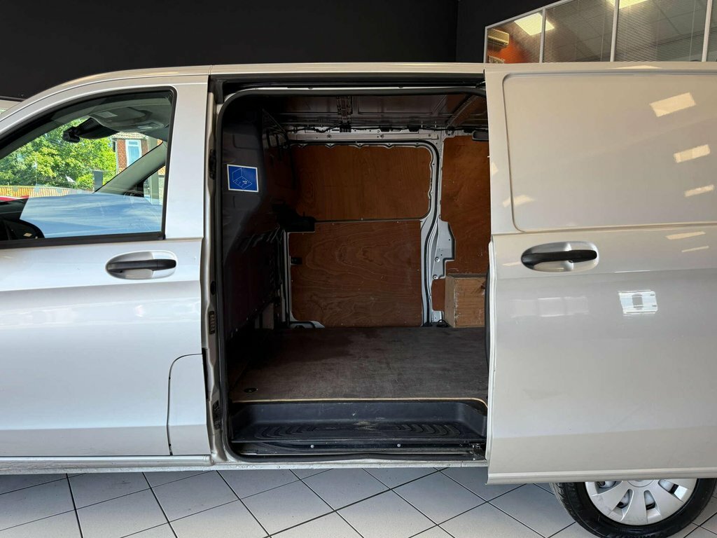Mercedes-Benz Vito 111 Cdi White #27