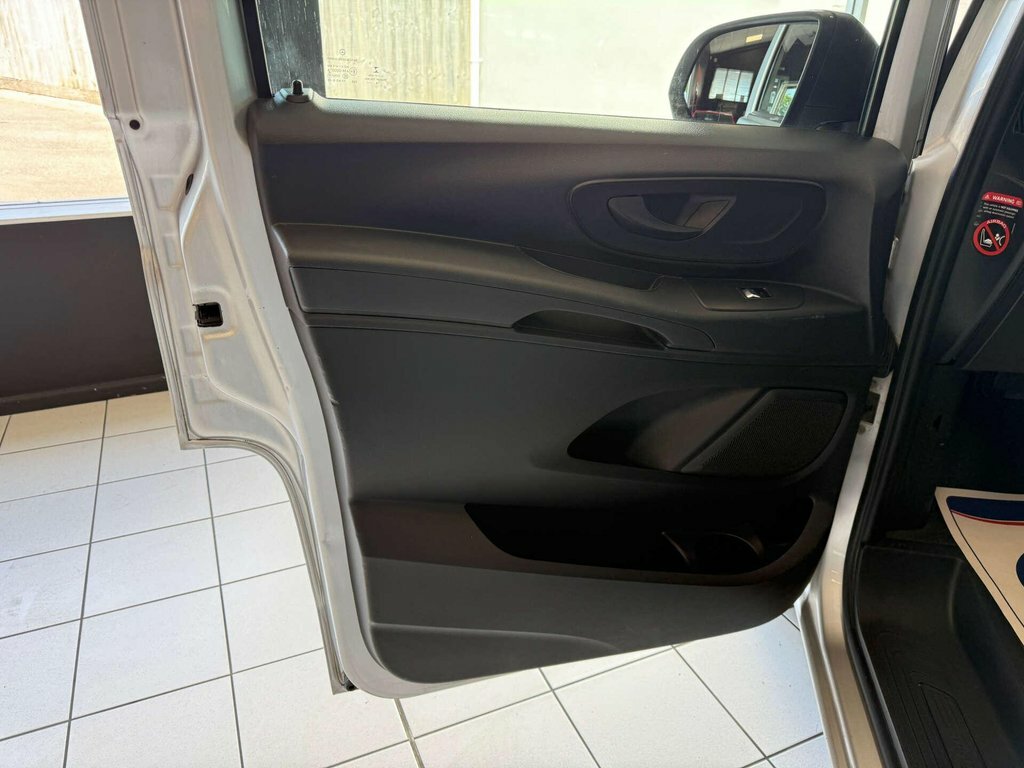 Mercedes-Benz Vito 111 Cdi White #25
