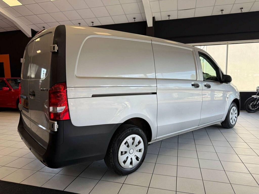 Mercedes-Benz Vito 111 Cdi White #9
